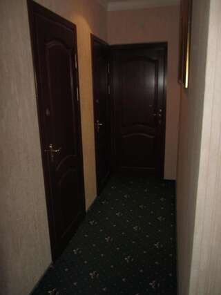Апарт-отель Вилла Ланвиль Светлогорск Cемейный номер с собственной ванной комнатой-10